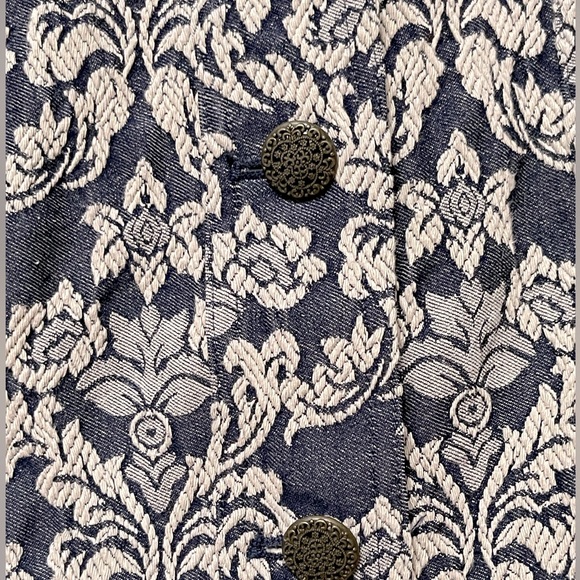 Chico's Short Sleeve Jean Jacket, Floral Damask Sz 1 (Us 8 / 10) - Picture 3 of 5